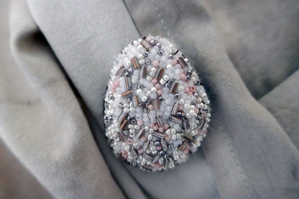Beaded Egg Brooch - Robin